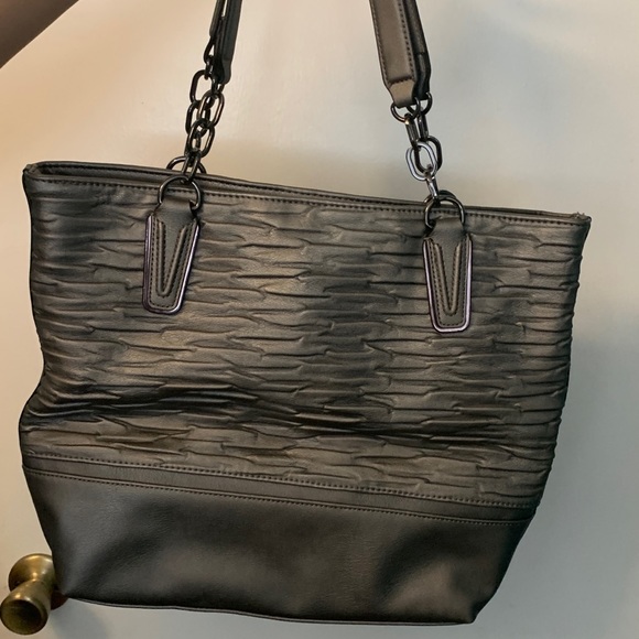 Vera Wang ‘Simply Vera’ Large Tote Bag With Dark Silver Detailing - Picture 2 of 2